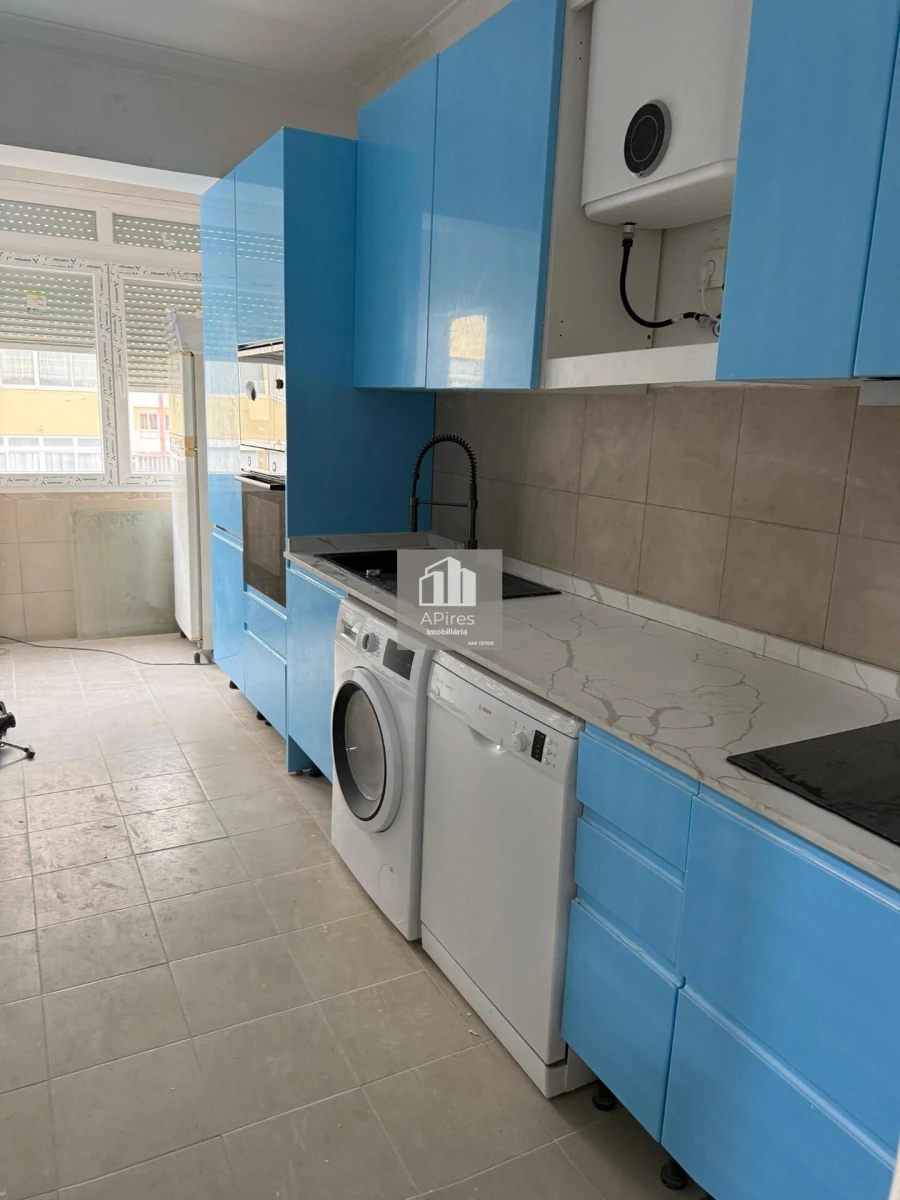 Apartamento T3 para Venda em Laranjeiro e Feijó Foto 2