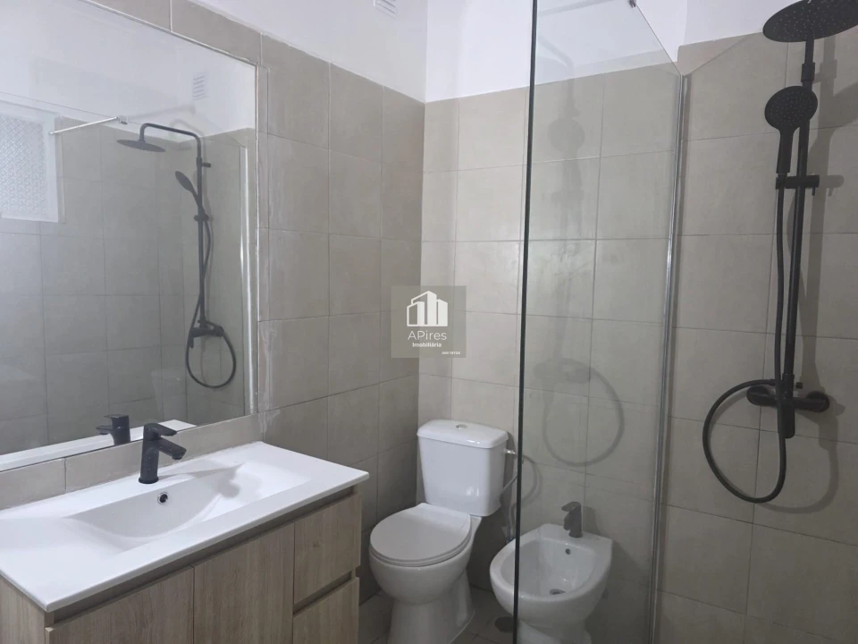 Apartamento T3 para Venda em Laranjeiro e Feijó Foto 11