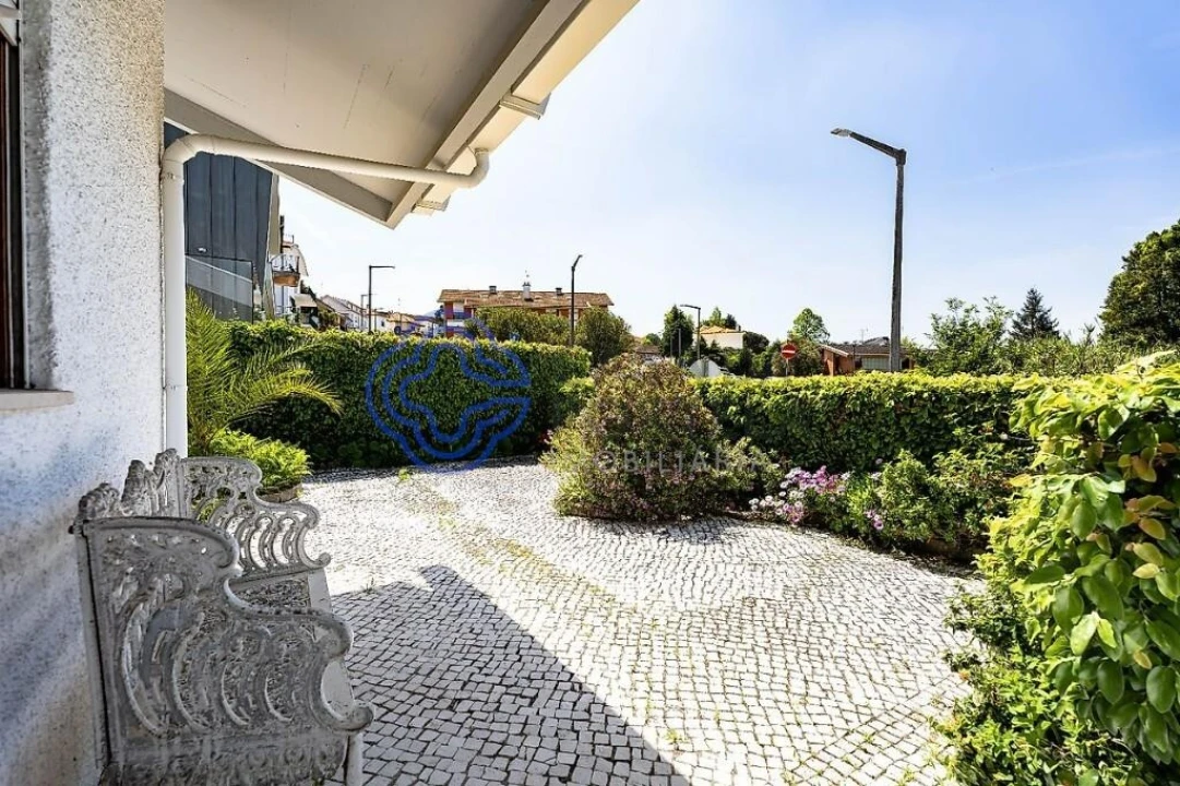 Moradia T5 para Venda em Santo Antonio dos Olivais Foto 5