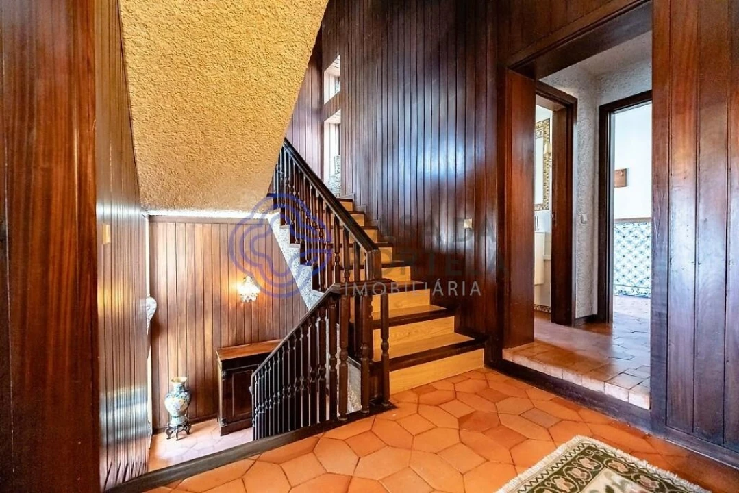 Moradia T5 para Venda em Santo Antonio dos Olivais Foto 17