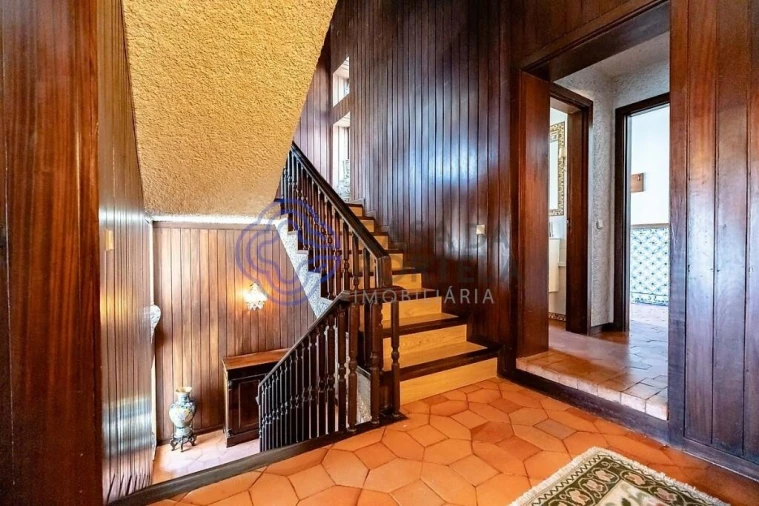 Moradia T5 para Venda em Santo Antonio dos Olivais Foto 17