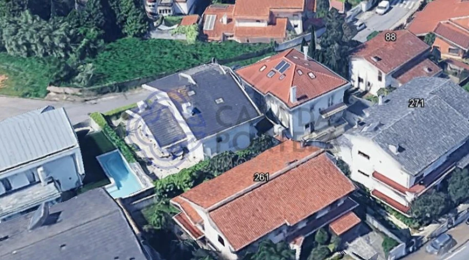 Moradia T5 para Venda em Santo Antonio dos Olivais Foto 8