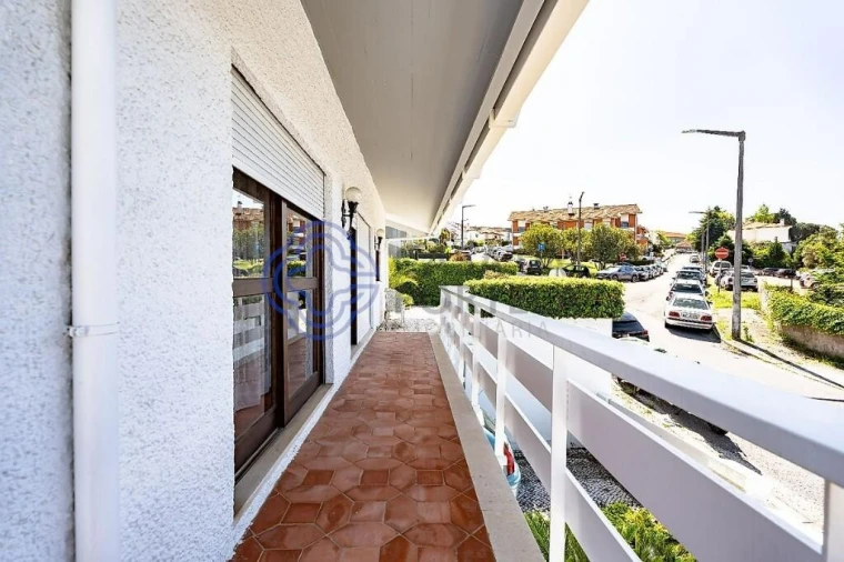 Moradia T5 para Venda em Santo Antonio dos Olivais Foto 2