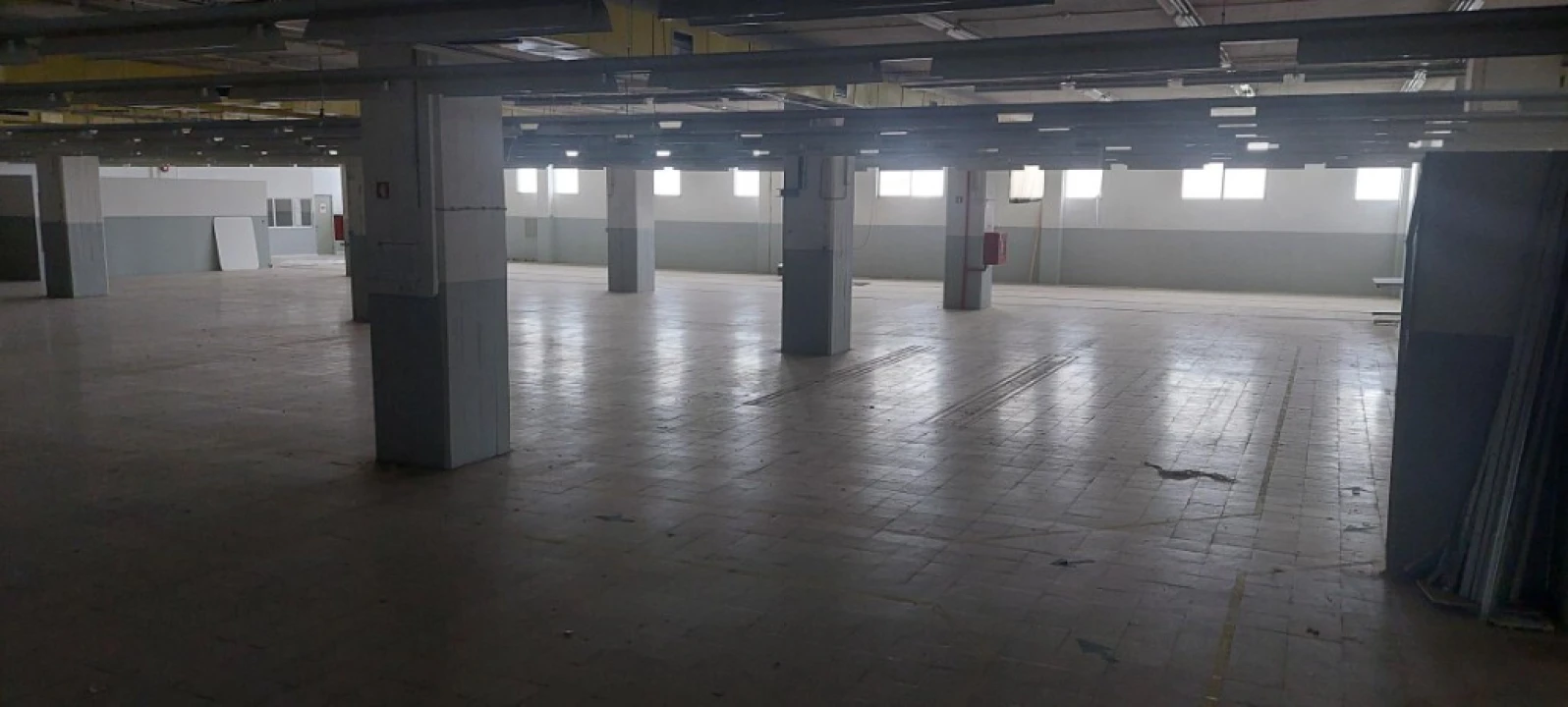 Armazém para Arrendamento em Camarate, Unhos e Apelação Foto 4