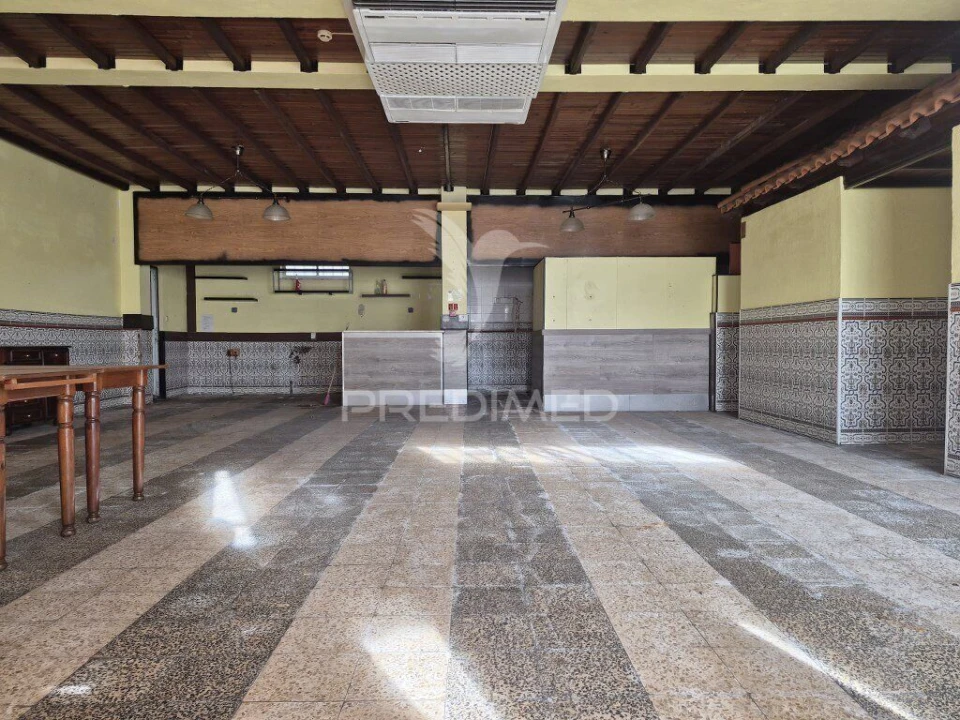 Loja para Venda em Gaio-Rosário e Sarilhos Pequenos Foto 1