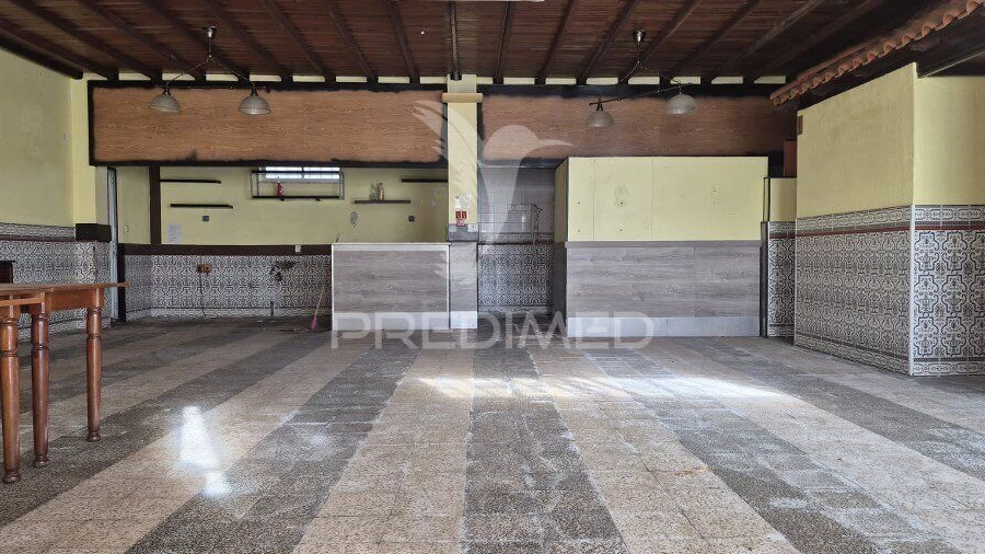 Loja para Venda em Gaio-Rosário e Sarilhos Pequenos