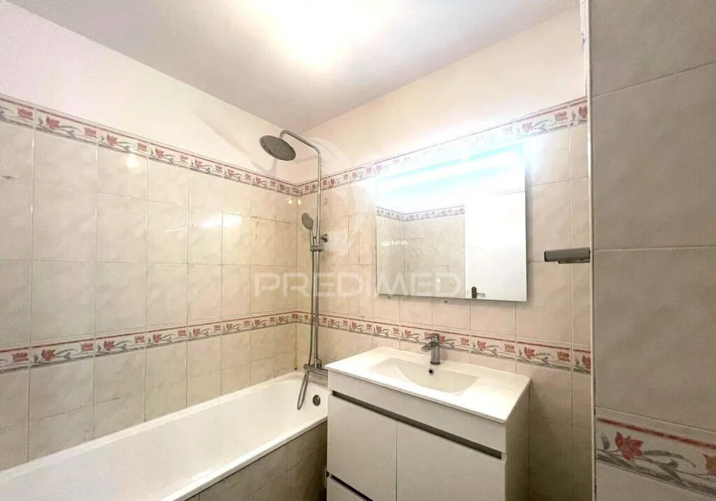 Apartamento T2 para Venda em Algueirão-Mem Martins Foto 7