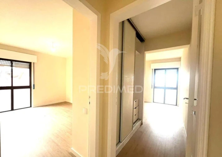 Apartamento T2 para Venda em Algueirão-Mem Martins Foto 2