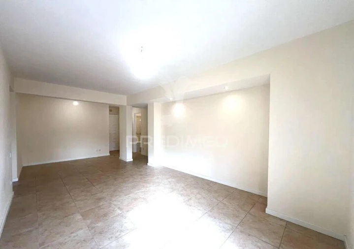 Apartamento T2 para Venda em Algueirão-Mem Martins Foto 3