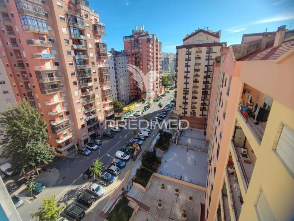 Apartamento T2 para Venda em Algueirão-Mem Martins Foto 10