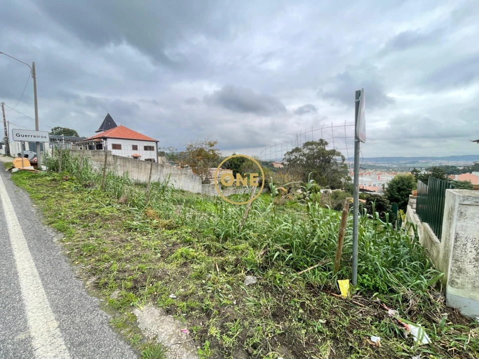 Terreno para Venda em Loures Foto 1