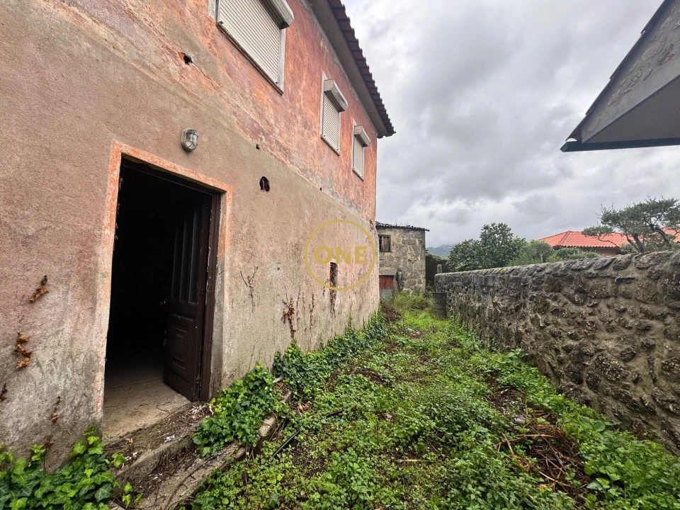 Moradia T4 para Venda em Gemieira Foto 3