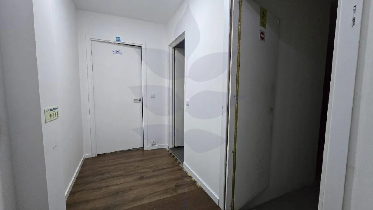 Loja para Arrendamento em Braga (São José de São Lázaro e São João do Souto) Foto 7