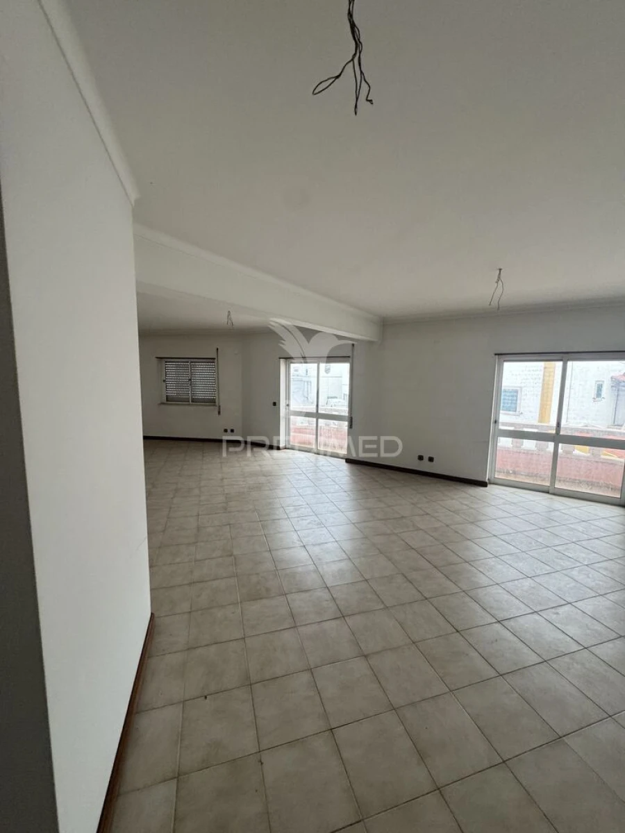 Loja para Venda em Arrimal e Mendiga Foto 13