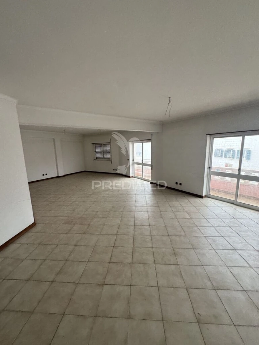 Loja para Venda em Arrimal e Mendiga Foto 6