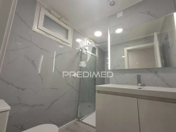 Apartamento T2 para Venda em Oeiras e São Julião da Barra, Paço de Arcos e Caxias