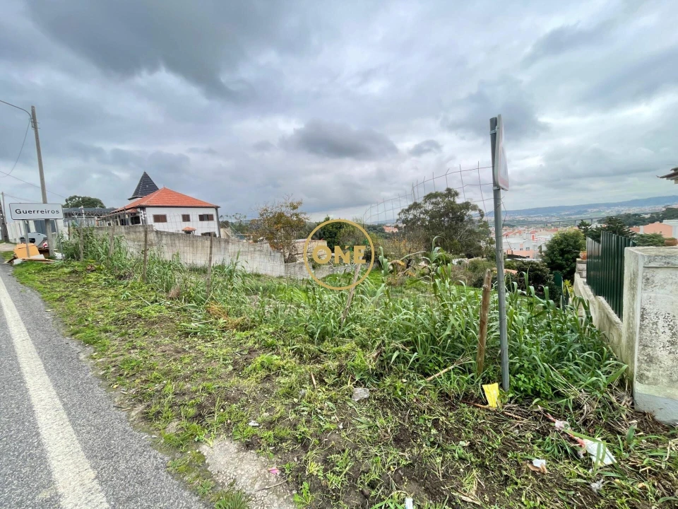 Terreno para Venda em Loures Foto 1