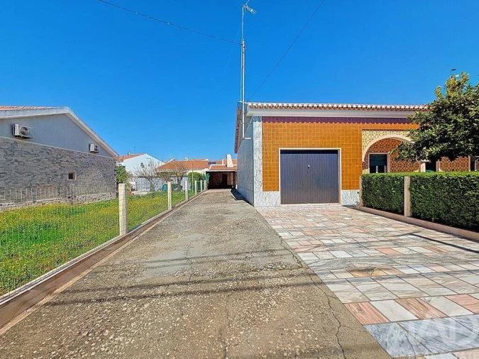 Moradia T3 para Venda em Rio de Moinhos Foto 3