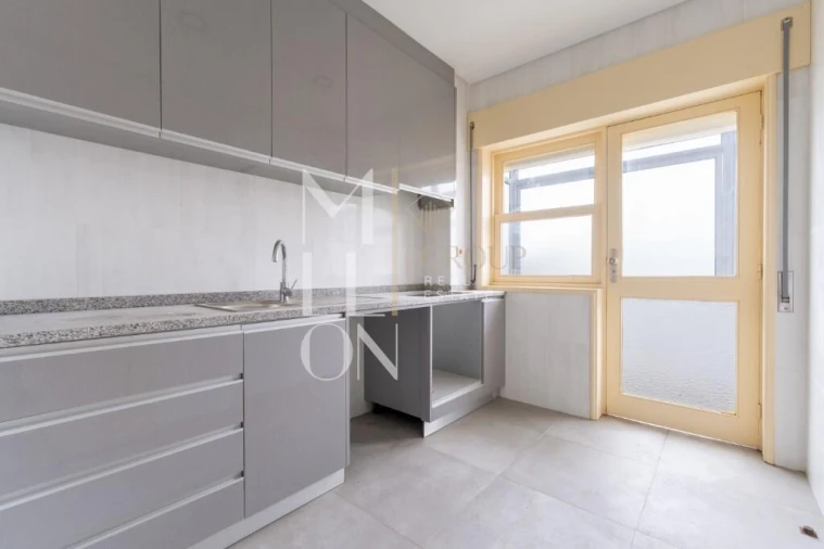 Apartamento T2 para Venda em Lordelo do Ouro e Massarelos Foto 16