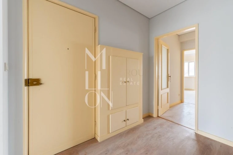 Apartamento T2 para Venda em Lordelo do Ouro e Massarelos Foto 2