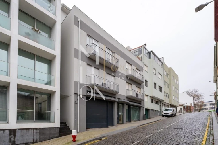 Apartamento T2 para Venda em Lordelo do Ouro e Massarelos Foto 13