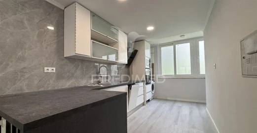Apartamento T2 para Venda em Benfica