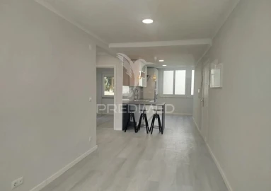 Apartamento T2 para Venda em Benfica