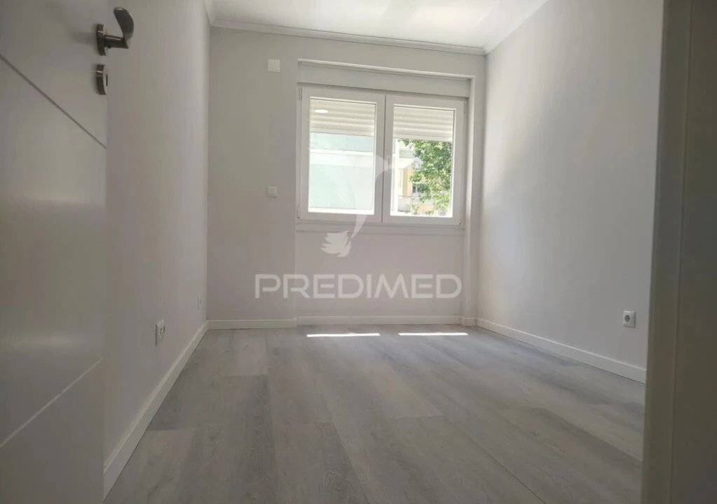 Apartamento T2 para Venda em Benfica Foto 12