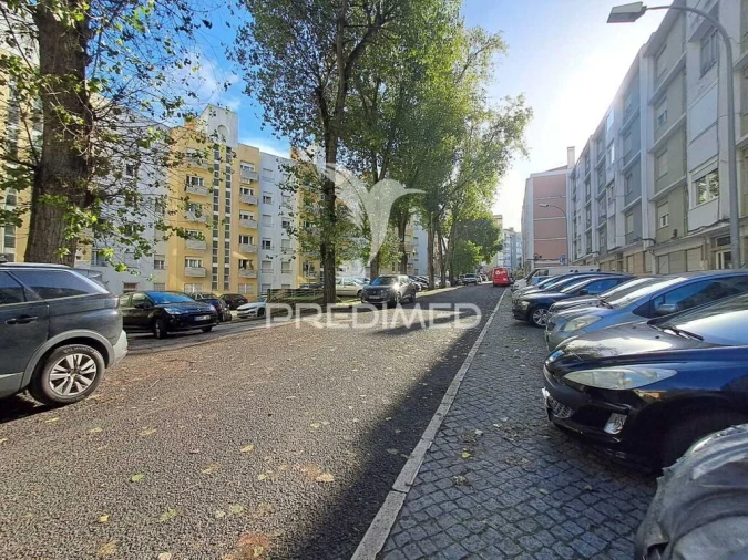 Apartamento T2 para Venda em Benfica Foto 3