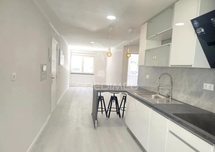 Apartamento T2 para Venda em Benfica Foto 5