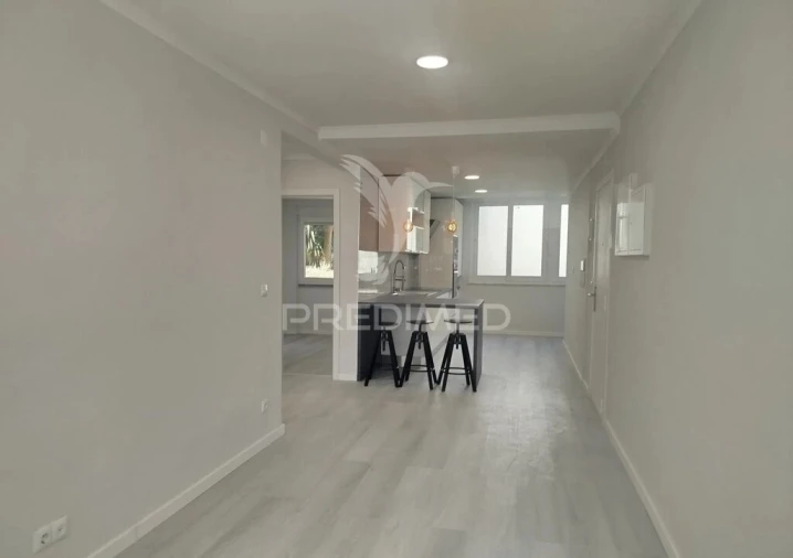 Apartamento T2 para Venda em Benfica Foto 6