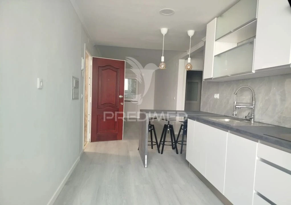 Apartamento T2 para Venda em Benfica Foto 4