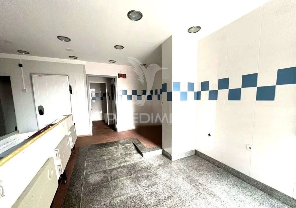 Loja para Venda em Loures Foto 3