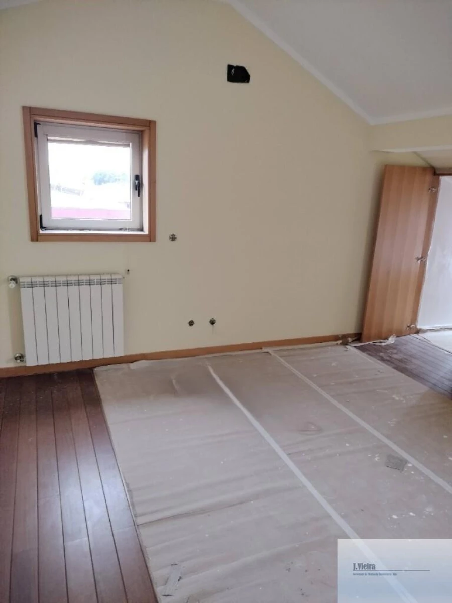 Moradia T4 para Venda em Serzedo e Perosinho Foto 2