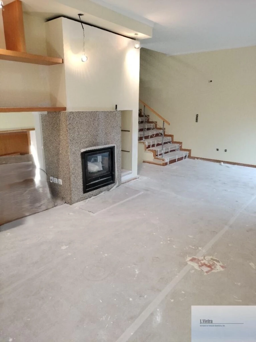 Moradia T4 para Venda em Serzedo e Perosinho Foto 1