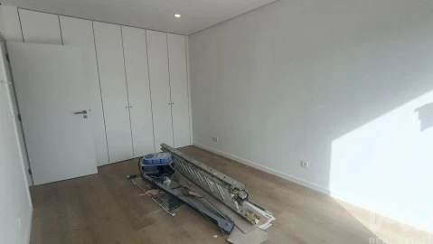Moradia T4 para Venda em Charneca de Caparica e Sobreda