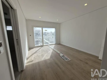 Moradia T4 para Venda em Charneca de Caparica e Sobreda