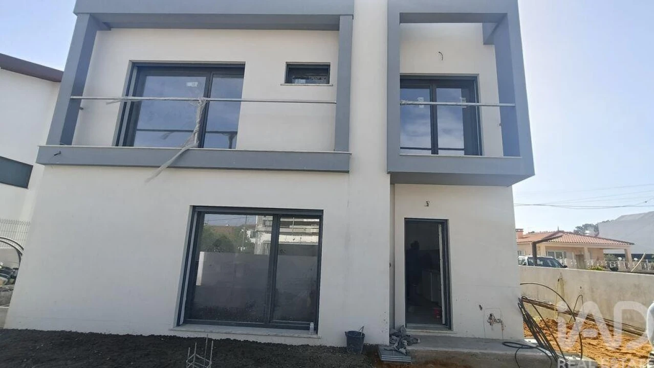 Moradia T4 para Venda em Charneca de Caparica e Sobreda Foto 1