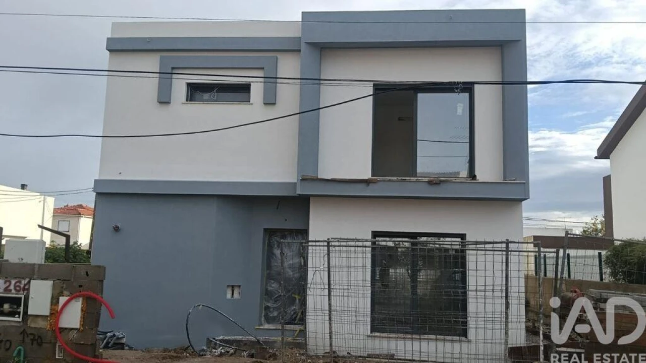 Moradia T4 para Venda em Charneca de Caparica e Sobreda Foto 2