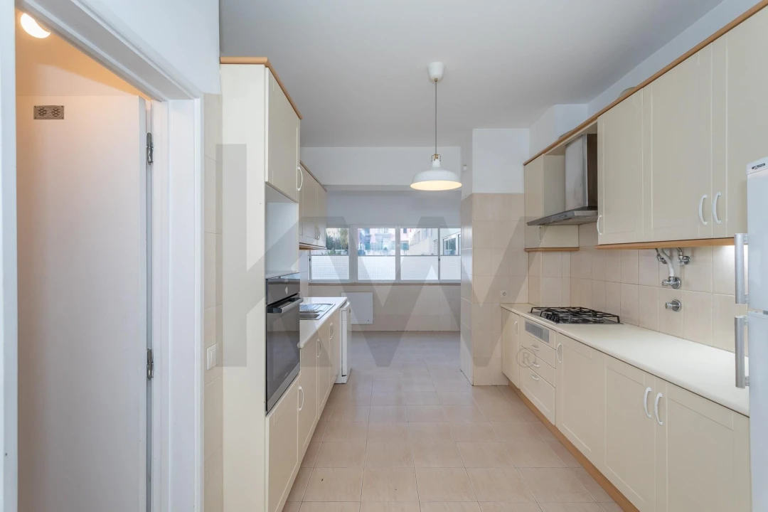 Apartamento T5 para Arrendamento em Santo António Foto 26