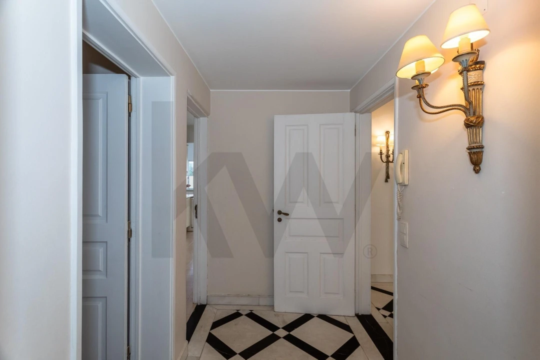 Apartamento T5 para Arrendamento em Santo António Foto 17