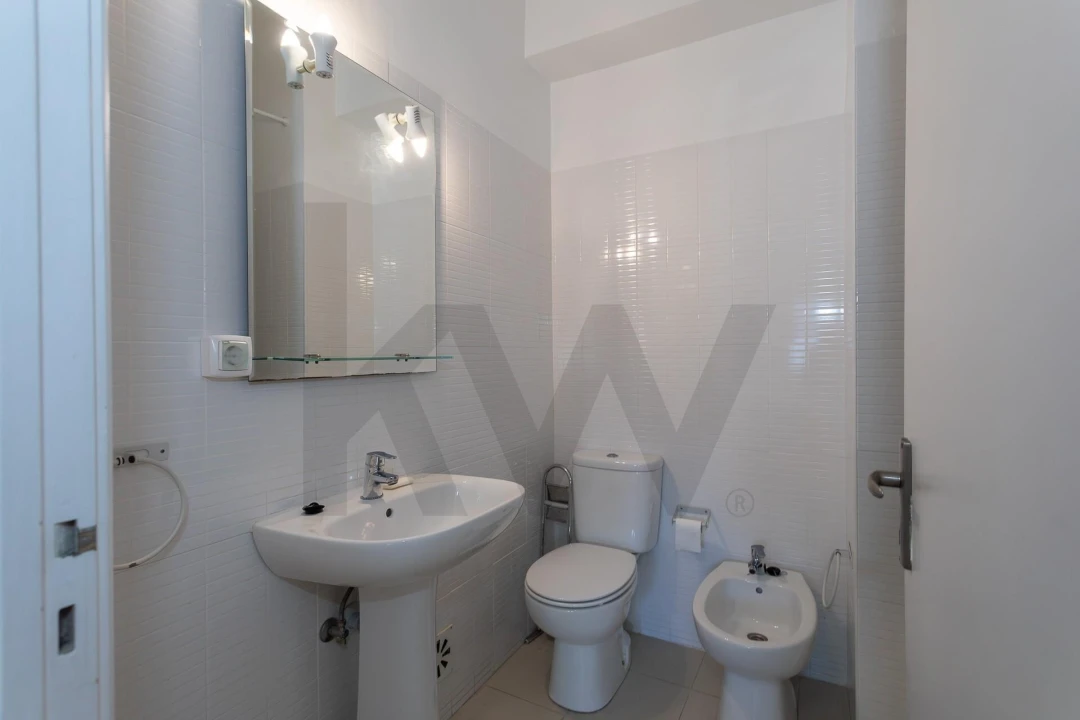 Apartamento T5 para Arrendamento em Santo António Foto 30