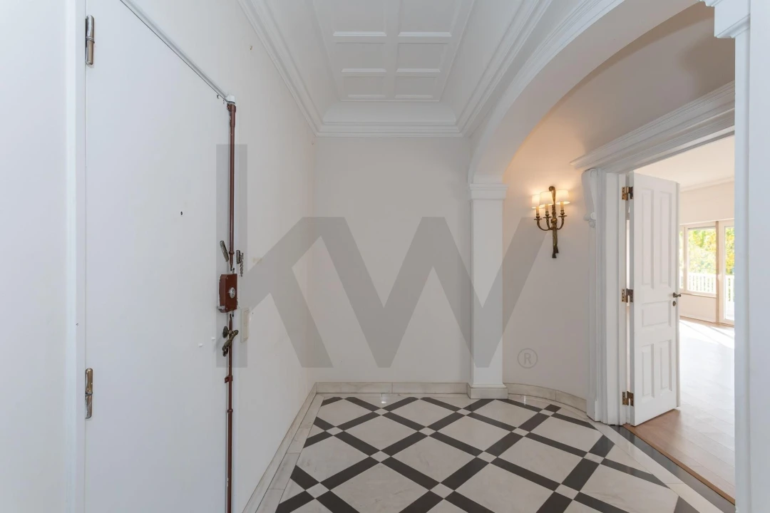 Apartamento T5 para Arrendamento em Santo António Foto 6