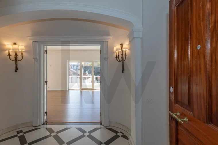 Apartamento T5 para Arrendamento em Santo António Foto 4