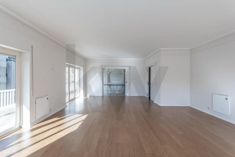 Apartamento T5 para Arrendamento em Santo António Foto 8