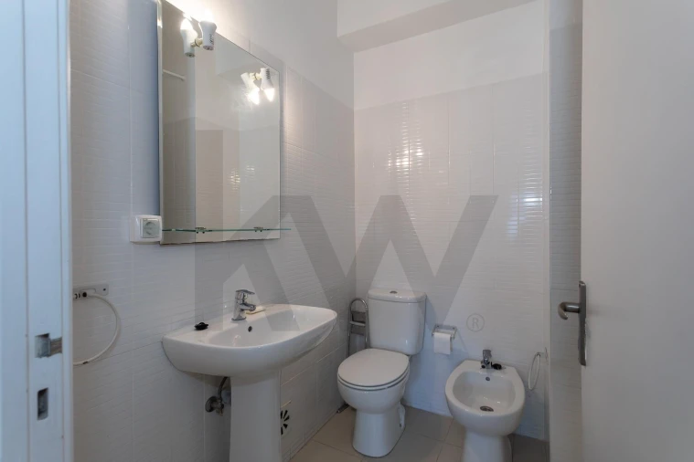 Apartamento T5 para Arrendamento em Santo António Foto 30