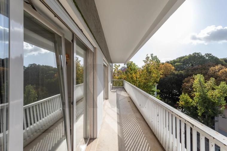 Apartamento T5 para Arrendamento em Santo António Foto 14