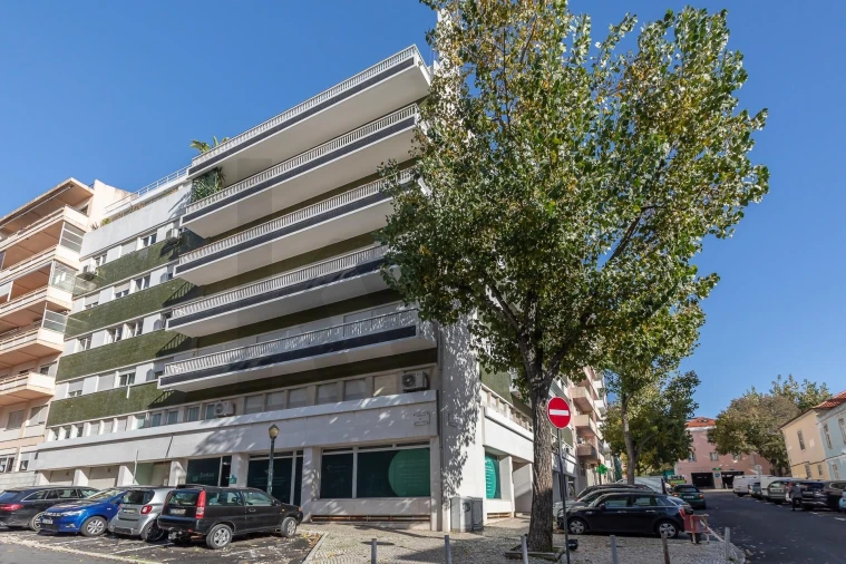 Apartamento T5 para Arrendamento em Santo António Foto 2