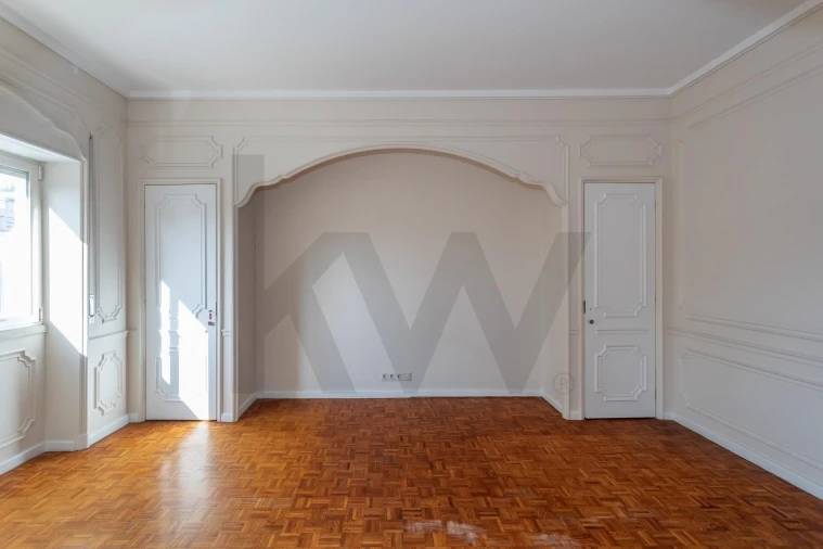 Apartamento T5 para Arrendamento em Santo António Foto 21