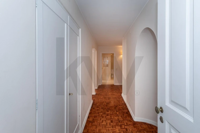 Apartamento T5 para Arrendamento em Santo António Foto 18